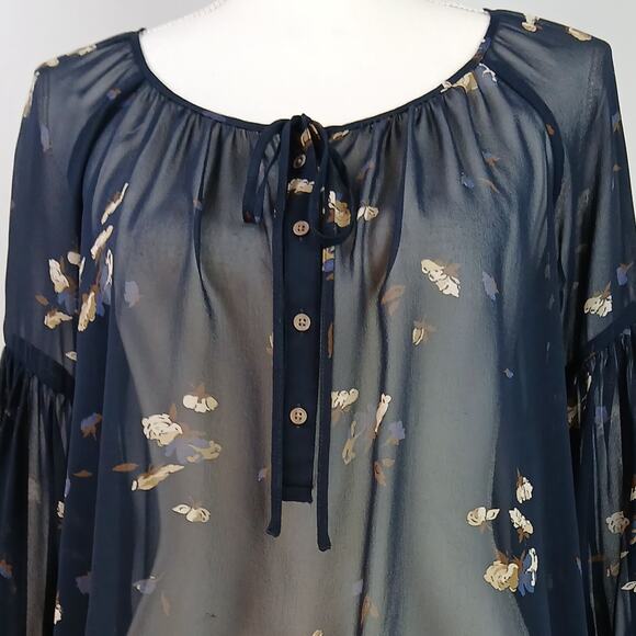 Club Monaco SZ XS 100% Silk Sheer Navy Blue Floral Blouse 4-Button Ties 00401299 - Picture 2 of 6